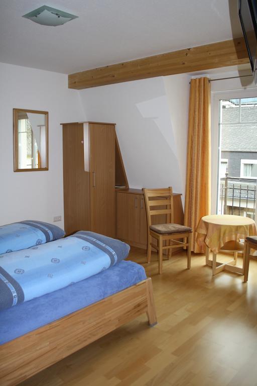 Hotel Weingut Goeres Briedel Zimmer foto